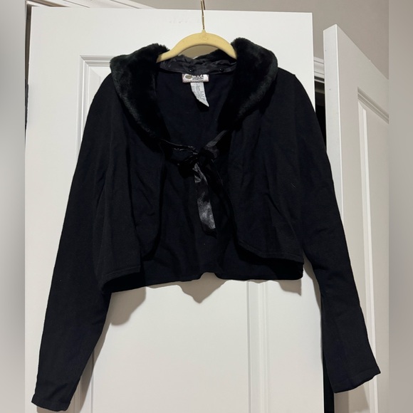 Tiara International Sweaters - Y2K Tiara Black Crop Tie Front Cardigan with Faux Fur Collar‎ Large